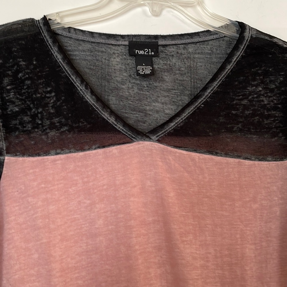 rue21 Top - Picture 2 of 5